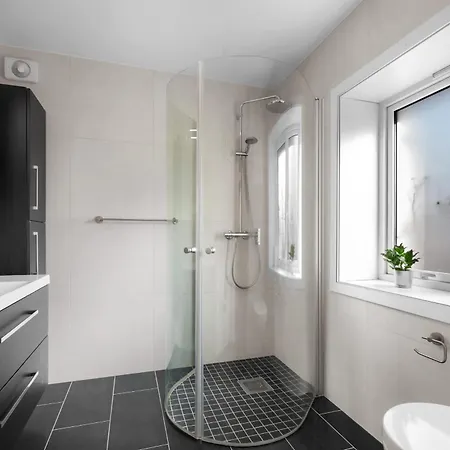 Modern And Cozy Near And Transport شقة *