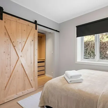 Modern And Cozy Near And Transport * برغن